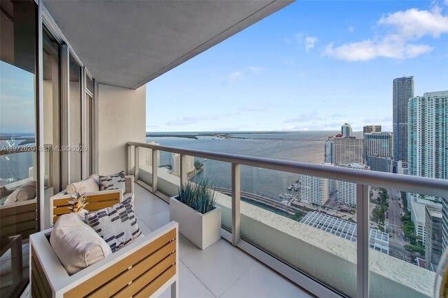 Building Photo - 495 Brickell Ave