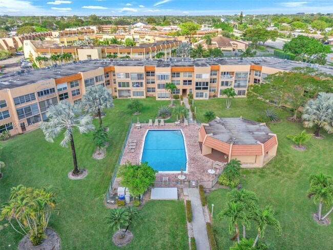 Building Photo - 6550 Royal Palm Blvd
