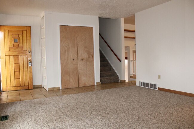 Building Photo - Move In Ready!!!