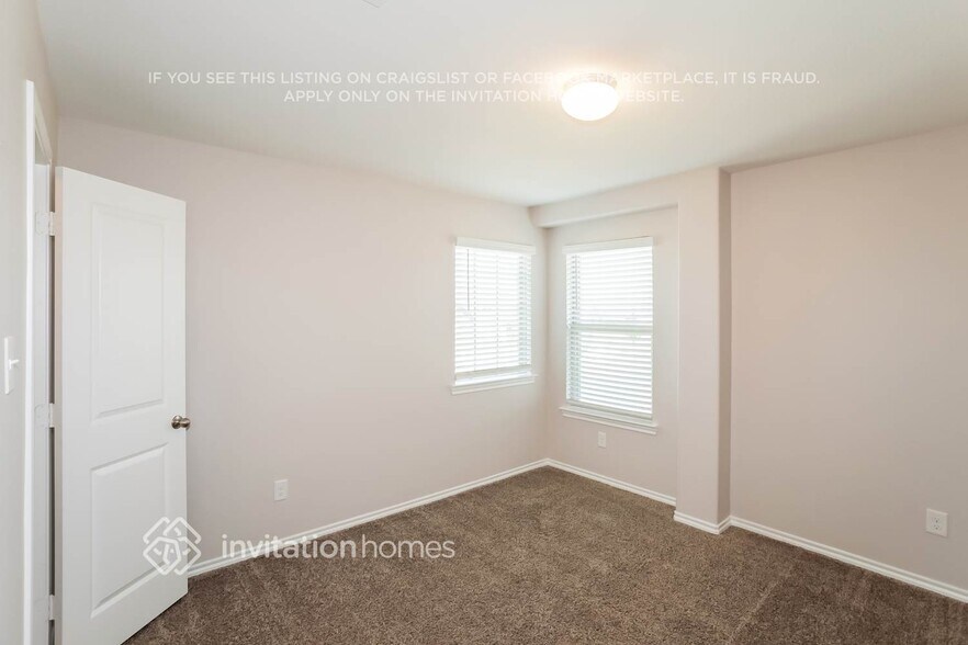 Building Photo - 800 Alton Dr