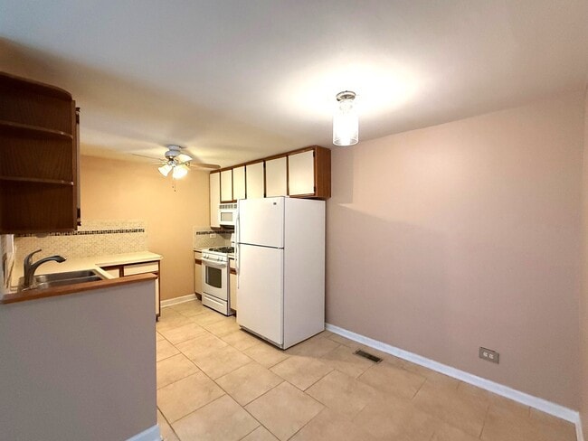 Building Photo - 933 Sagamore Dr