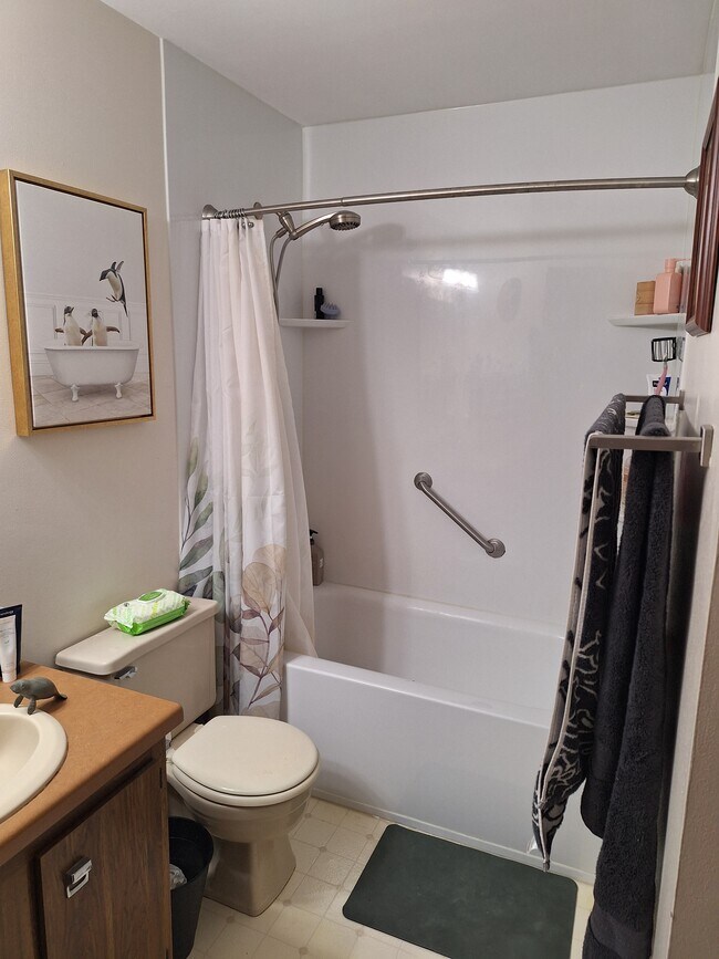 Bath - 1712 Creek Rd