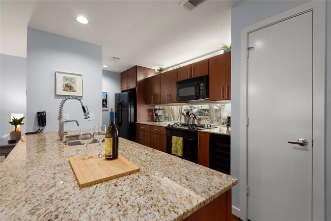 Building Photo - 3044 Commerce St