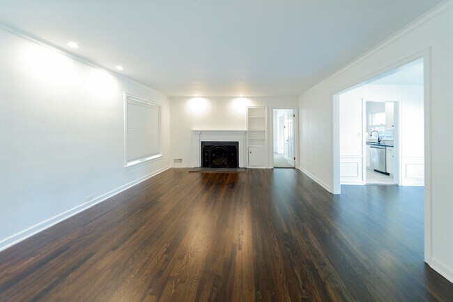 Building Photo - Newly Remodel Home in West Hills!