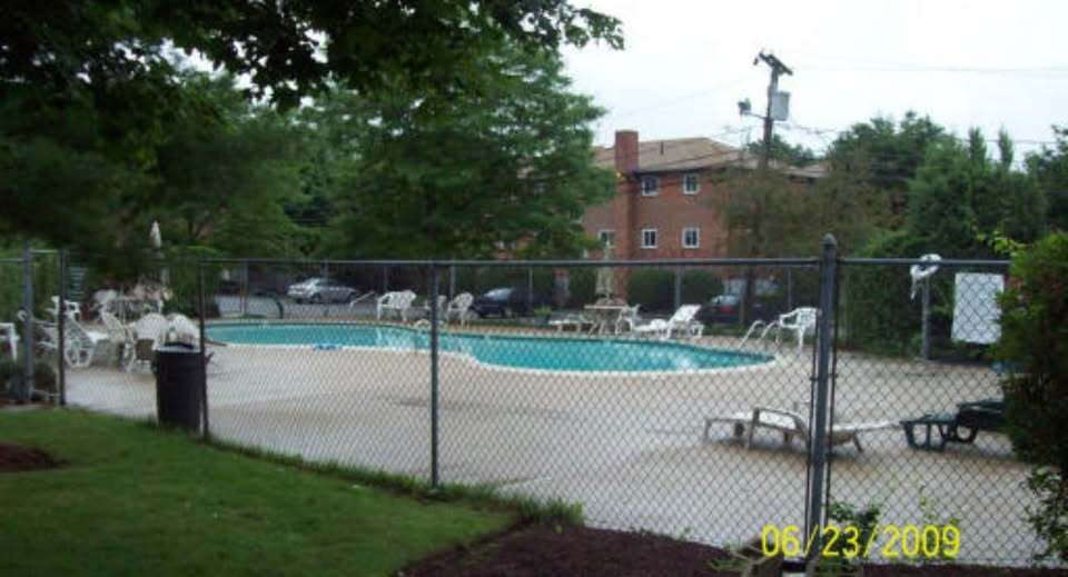 Building Photo - 8 Bryon Rd