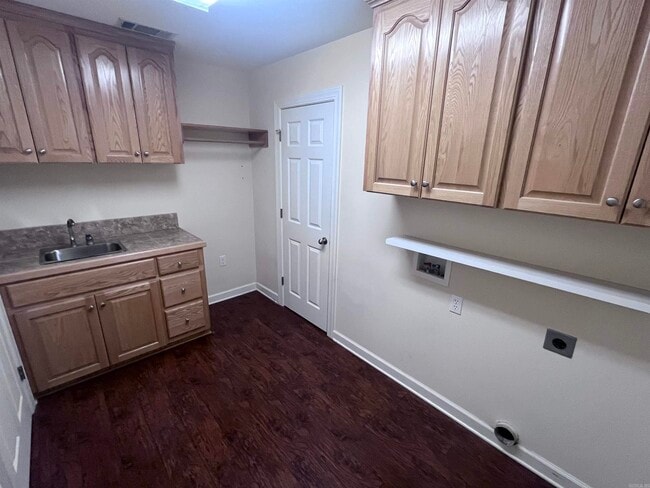 Building Photo - 1808 Airborn Dr