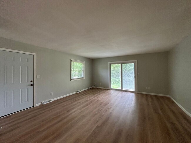 Building Photo - 926/928 Sprucewood Ln