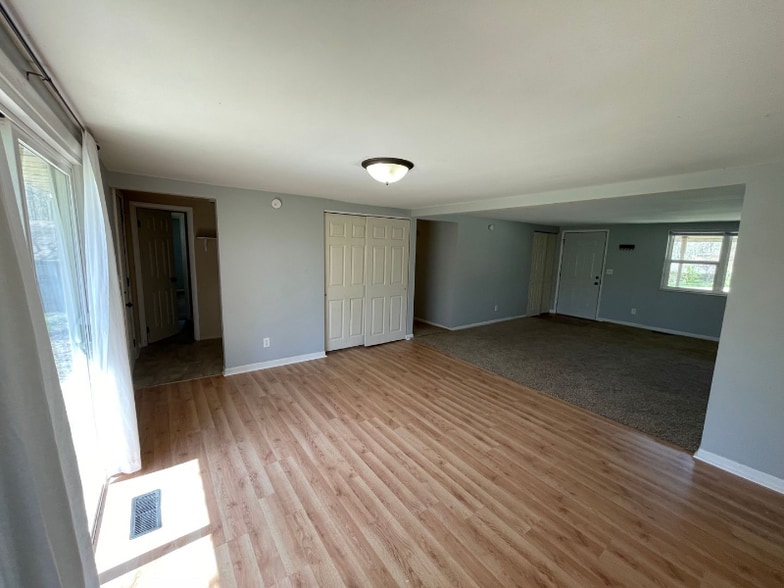 Building Photo - 2306 Deerwood Dr