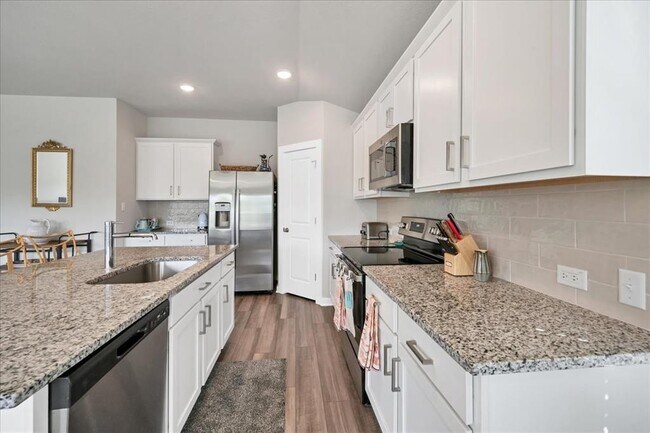 Building Photo - 20203 Lincoln Cove