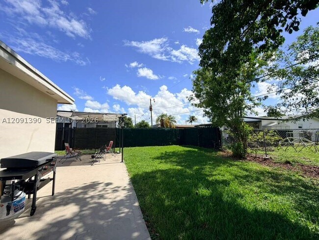Building Photo - 2631 NW 94th Ave