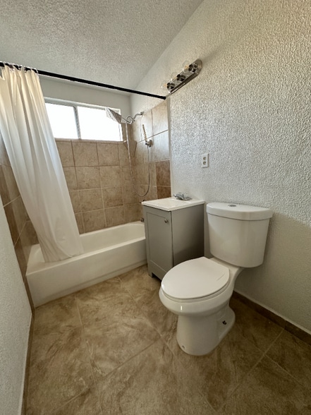 Building Photo - 72662 Sunnyslope Dr