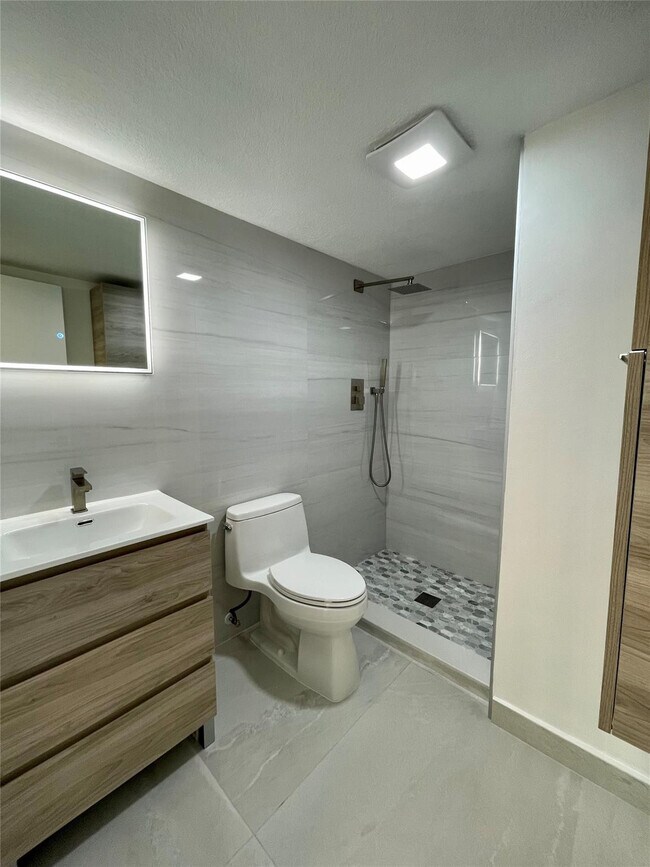 Building Photo - 1515 E Broward Blvd