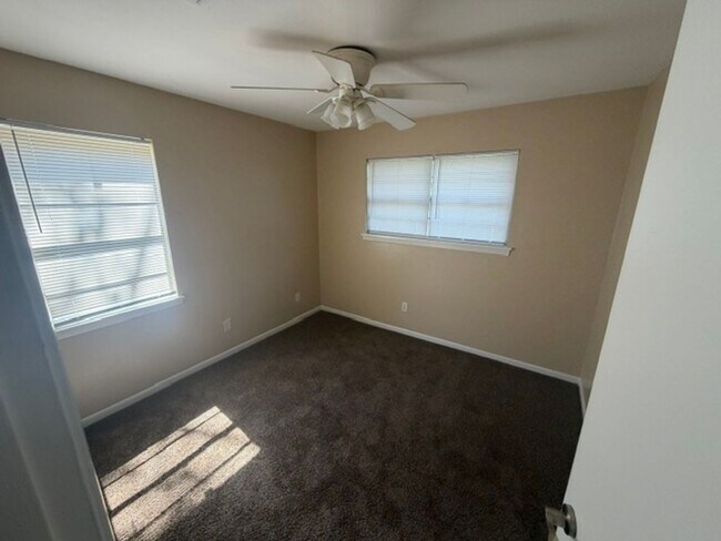 Building Photo - Beautiful Southern Hills 3 Bedroom Home