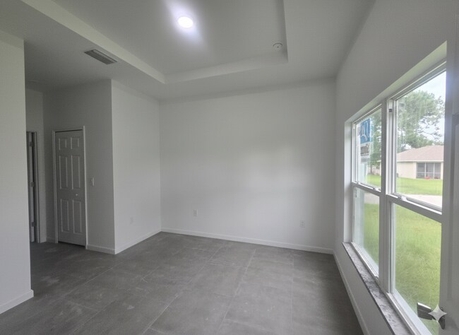 Building Photo - Large 3 Bedroom, 2 Bath + Den
