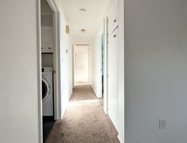 Building Photo - 3-Bedroom Home in great Location