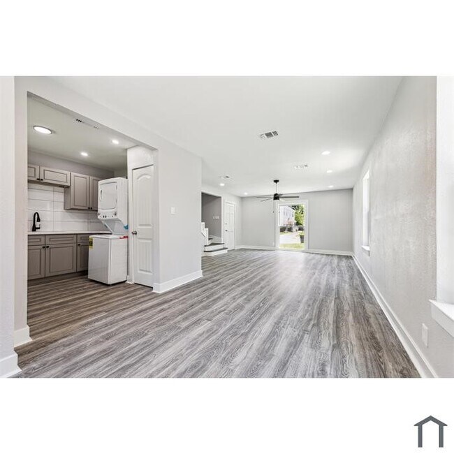 Building Photo - 3431 Rosedale St