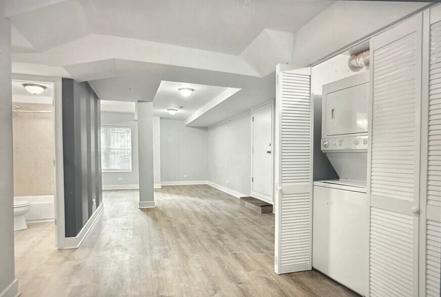 Building Photo - 2007 W Jarvis Ave