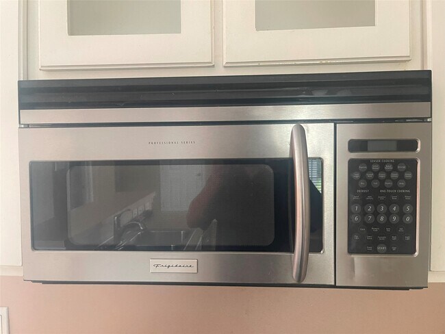 Building Photo - 5815 Vinemont Ln