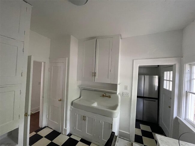 Building Photo - 2635 W University Ave