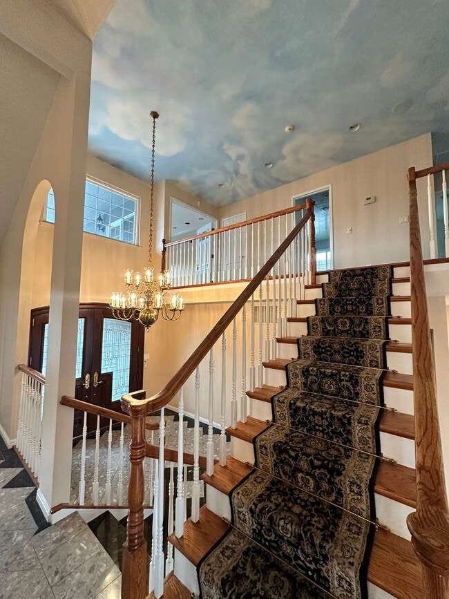 Building Photo - Exquisite Belmont Estate with Luxurious Am...