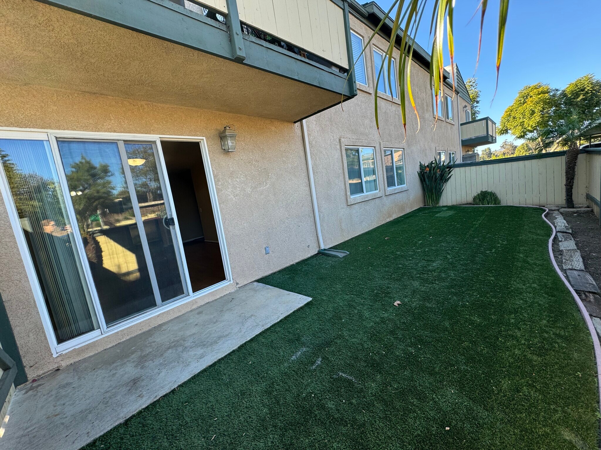 Building Photo - 868 E Alvarado St