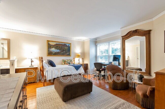 Building Photo - 6396 S Glencoe Ct