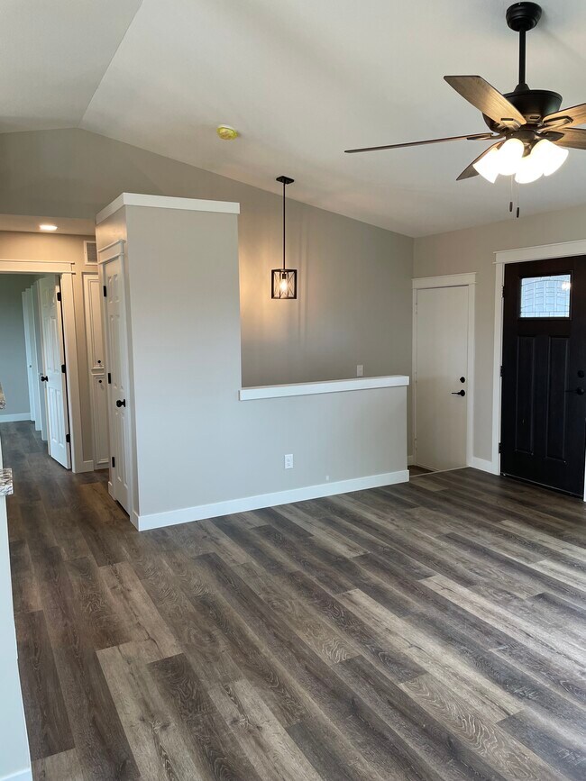 Building Photo - 627 Union Park Cir