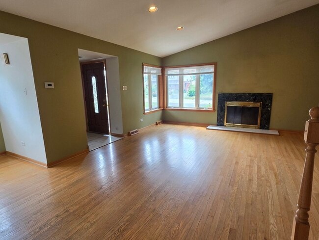 Building Photo - 8418 W Crain St