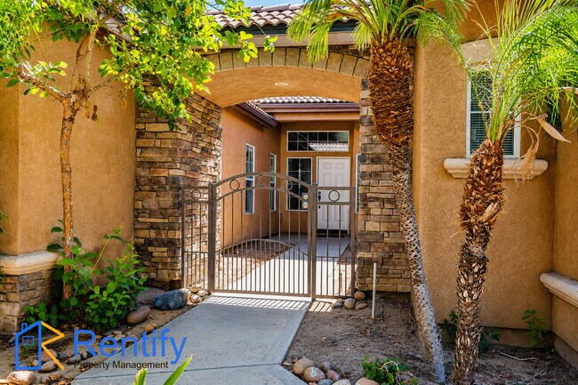 Building Photo - 4 bed, 2.5 bath home in NW Bakersfield - Gardener included