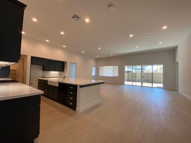 Building Photo - Stunning Like-New Home for Rent in Ellis C...