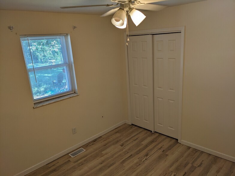 master bedroom - 306 E Northview Ave