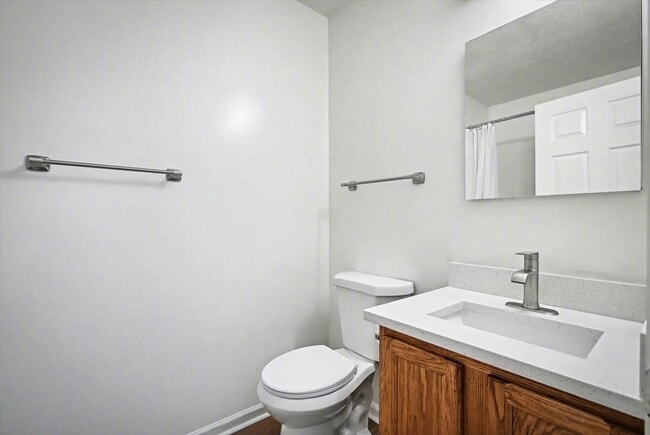 Building Photo - 1217 Clock St