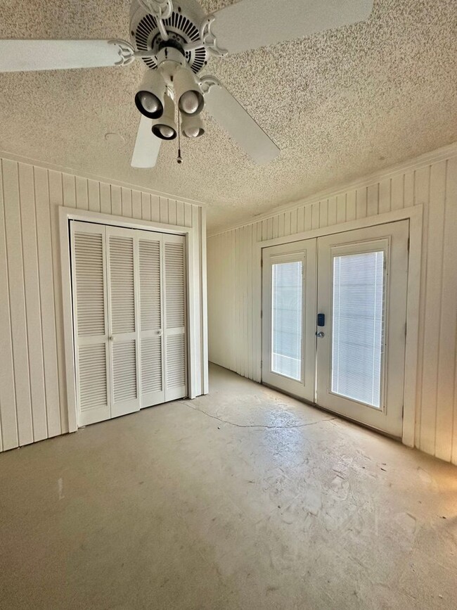 Building Photo - COMING MARCH 2026 - 2-Bedroom 2-Bathroom Condo + Clubhouse/Pool/River Access