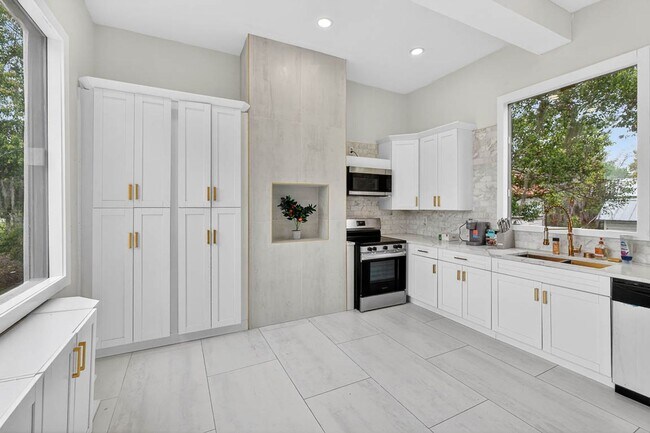 Building Photo - 1015 Union St