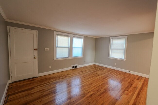 Building Photo - 11 Cragmere Terrace