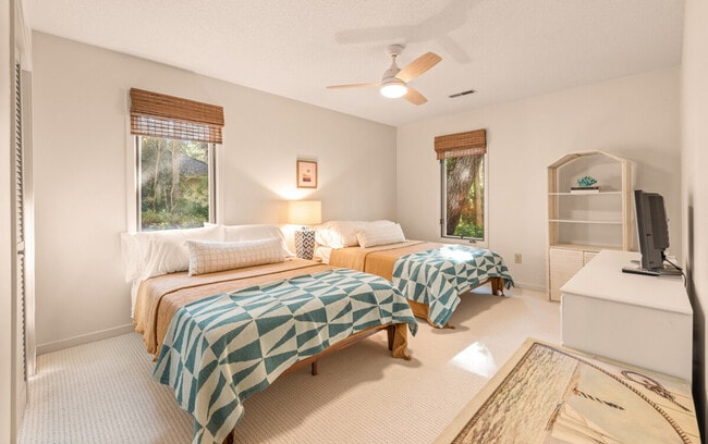 Building Photo - 2415 The Haul Over