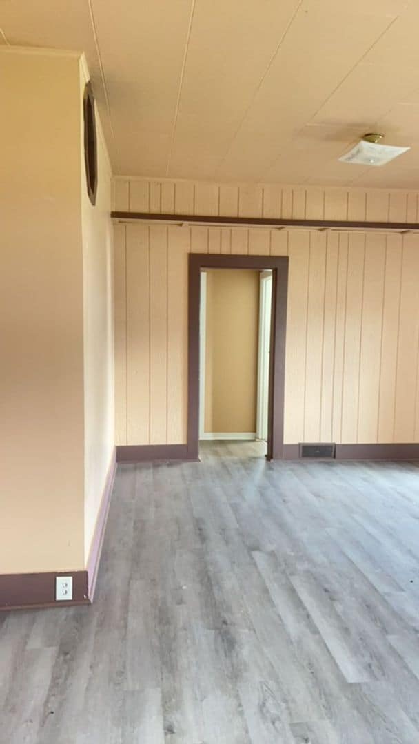 Building Photo - North Bend 5-Bedroom Home with Private Yard