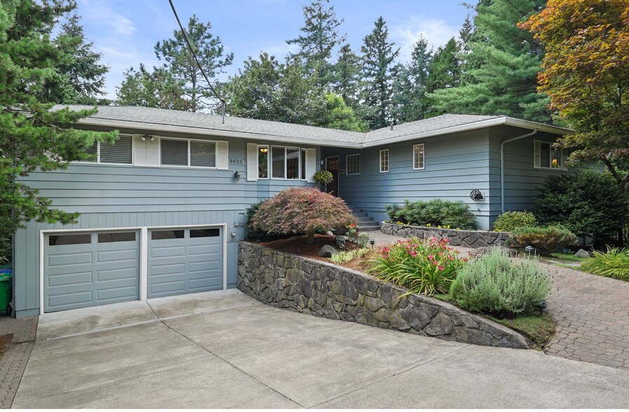 2 car garage - 4625 SW 42nd Pl