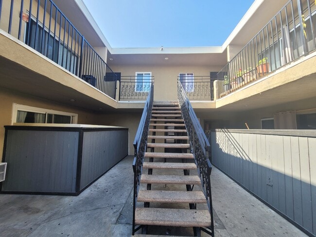 Building Photo - 14609 Saticoy St