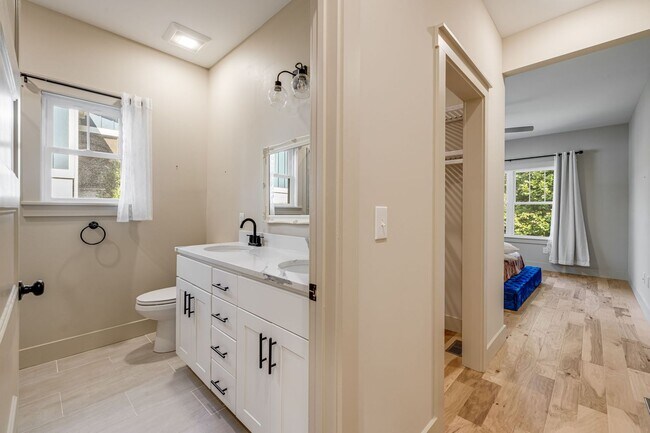 Building Photo - 40 Rangeley Dr