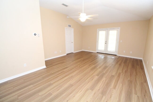 Building Photo - Beautiful Family Home Near Top Schools & N...