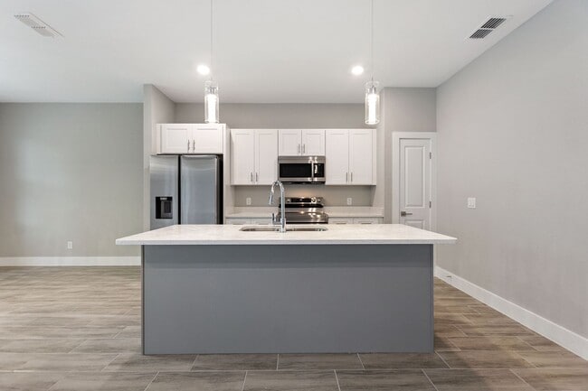 Building Photo - Deposit-Free! Modern, energy efficient hom...
