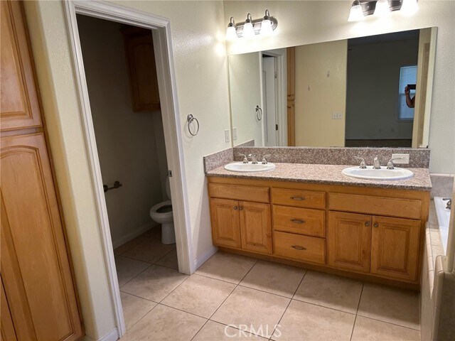 Building Photo - 26977 Silver Lakes Pkwy