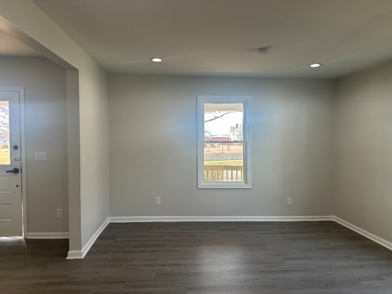 Building Photo - 1304 Floyd St