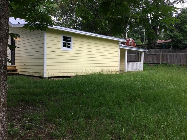 Building Photo - 404 Kelley Blvd