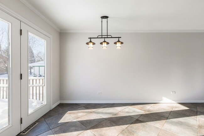 Building Photo - 28 E 55th St