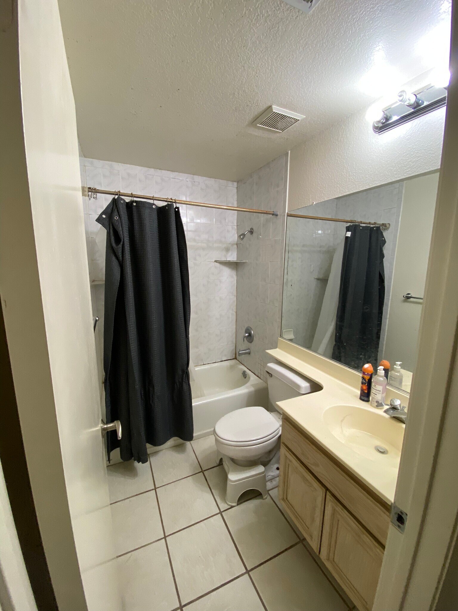 Bath #2 - 3969 Mahaila Ave