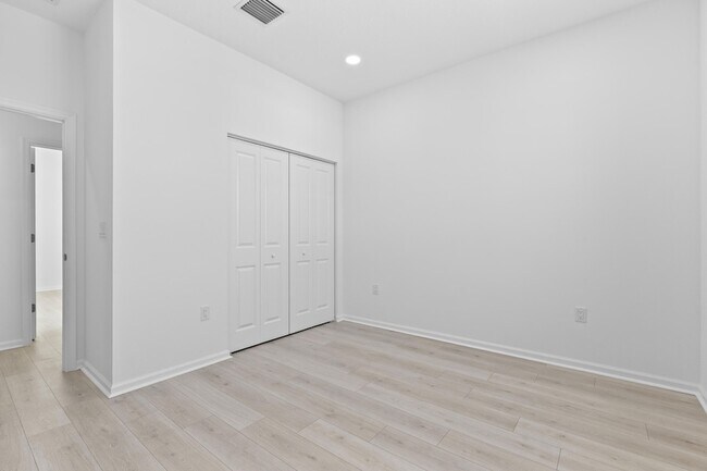 Building Photo - 4404 Longwood Lk Sq