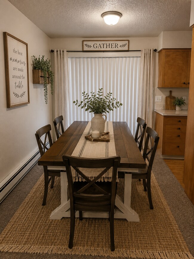 Building Photo - Charming Two Bedroom !!