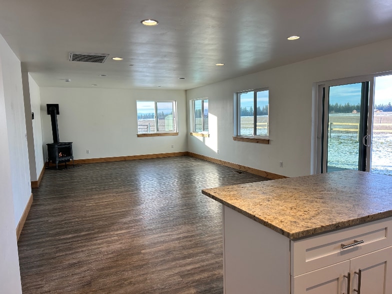 Building Photo - 240 Cayuse Ln